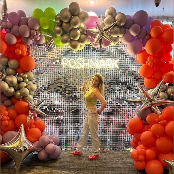 Meet your Posher, Charisse ๐๐ผโโ๏ธโฎ๏ธ๐ - Picture 3 of 16